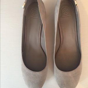 TORY BURCH LOW HEELED PUMP SIZE 11M
